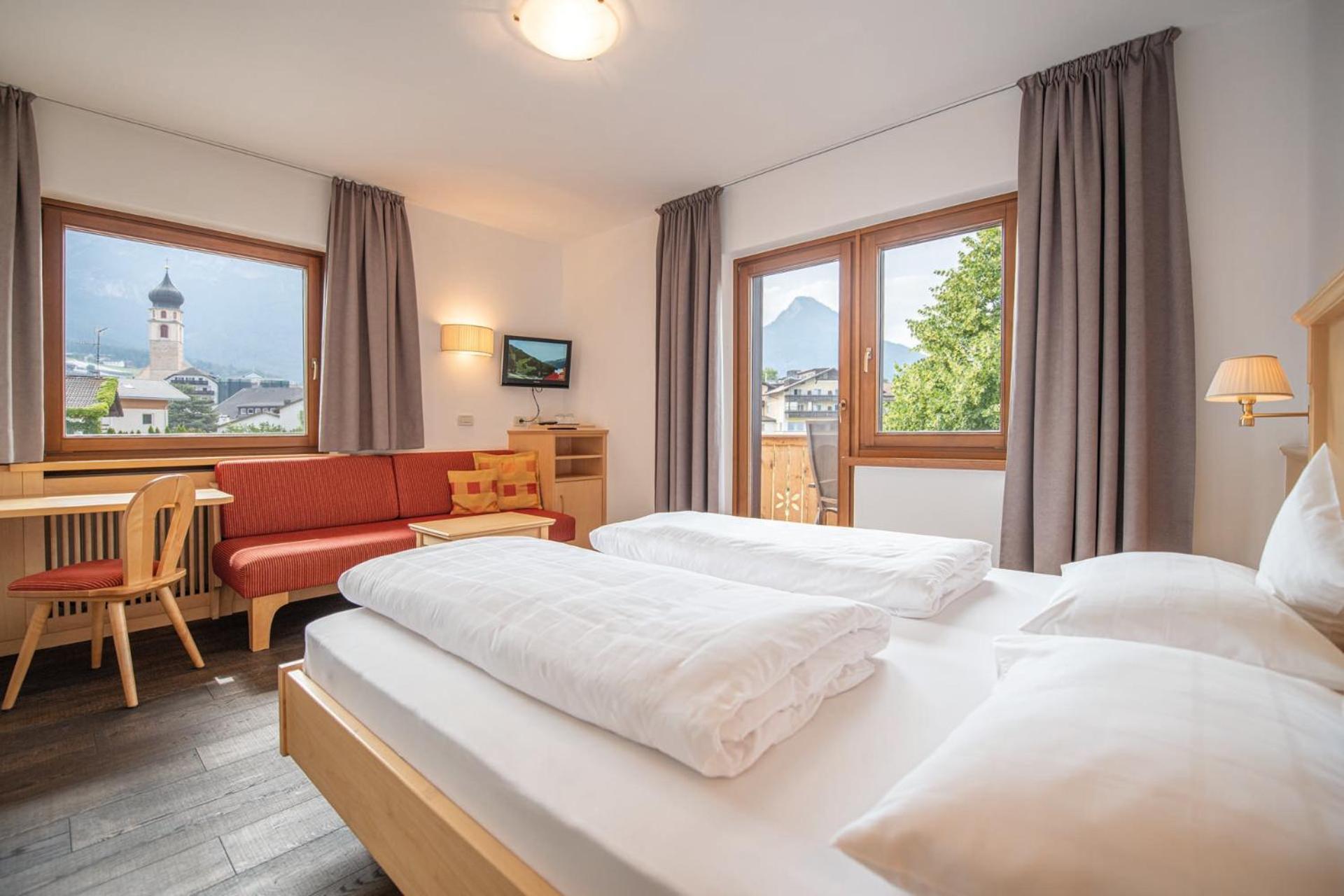 Aparthotel Hubertus Dolomites Fiè Esterno foto