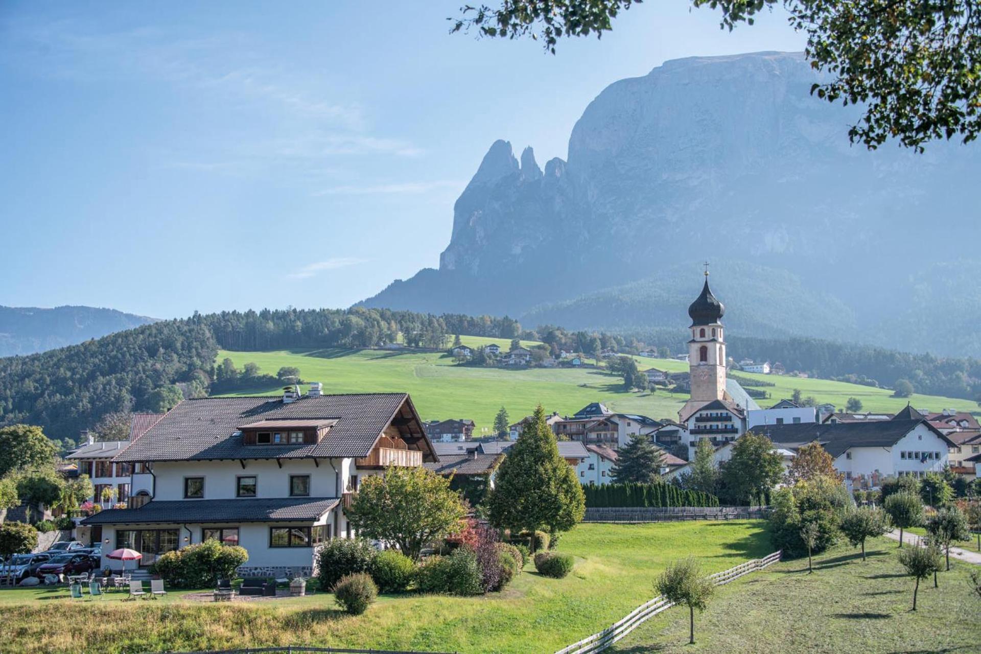 Aparthotel Hubertus Dolomites Fiè Esterno foto