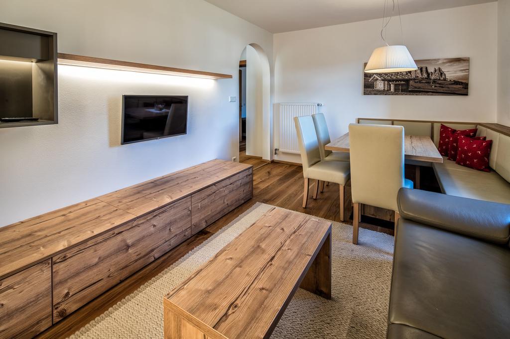Aparthotel Hubertus Dolomites Fiè Esterno foto