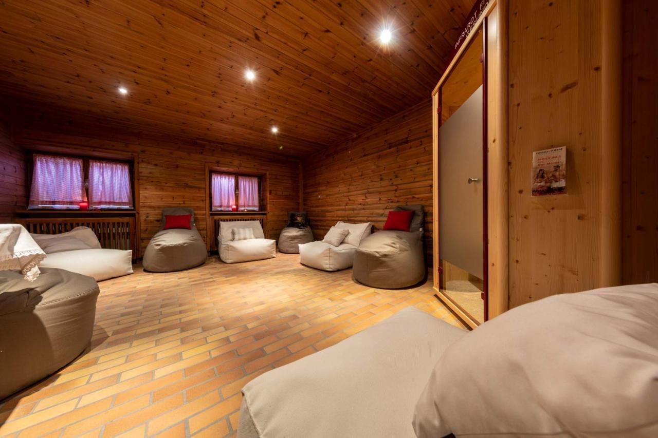 Aparthotel Hubertus Dolomites Fiè Esterno foto